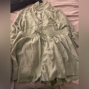 SHEIN VCAY Plus Solid Top & Shorts